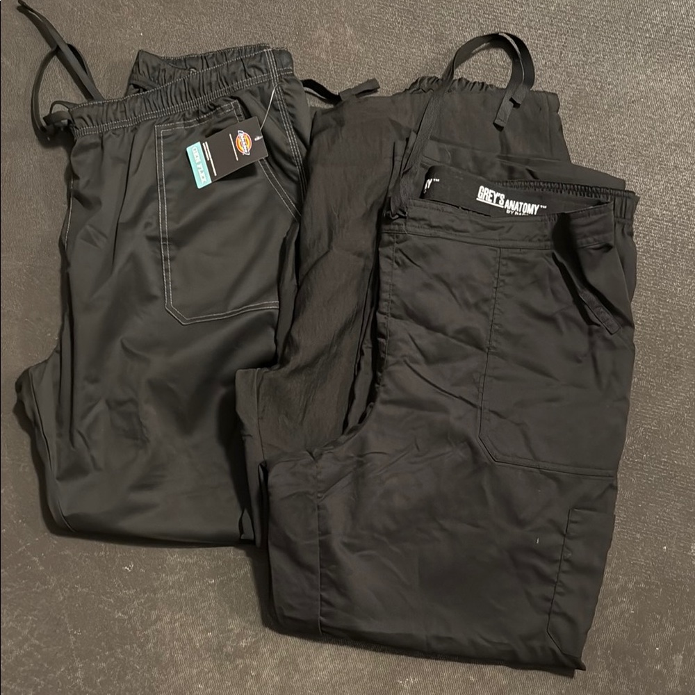 Women Black scrub Pants 2XL cargo pockets on all three.